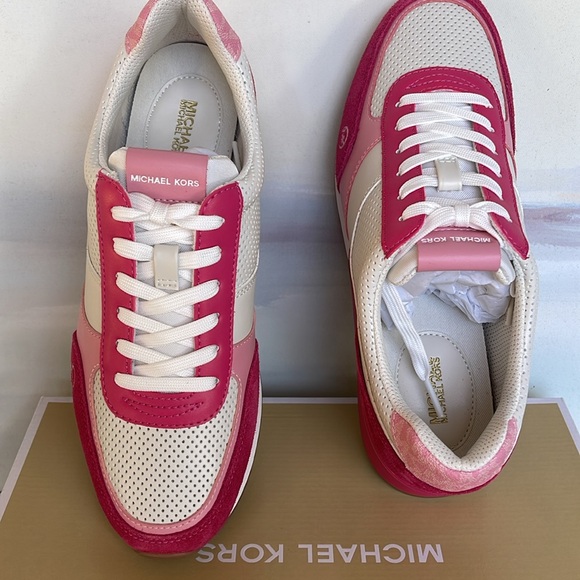 MICHEL KORS ANDI TRAINER
FAUX LEATHER/SUEDE
Electric Pink Multi
Fashion Sneakers - Picture 13 of 16